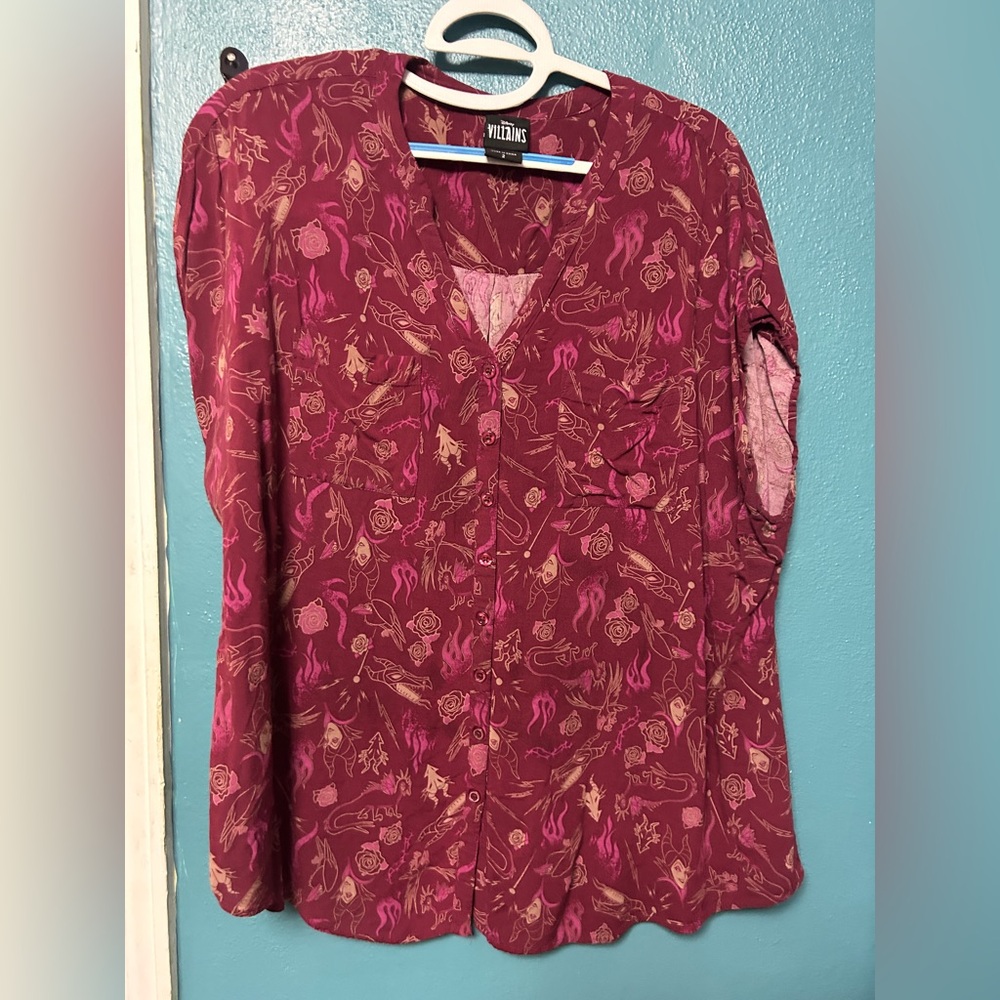 Disney Torrid Harper Villains Burgundy short sleeve Size 2